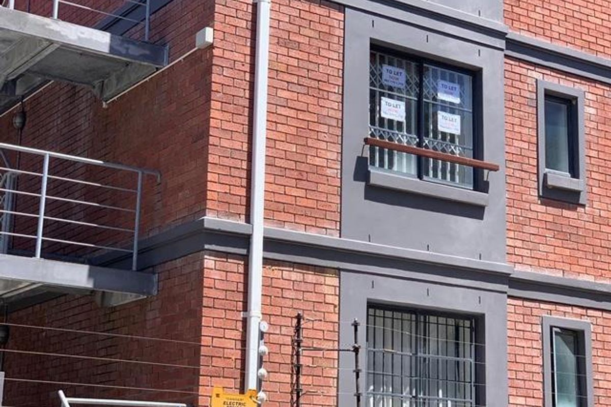 Modern studio apartment with secure parking - Photo 2
