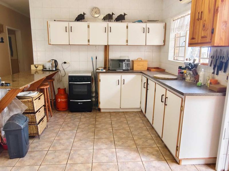 Charming Move-In Ready Home in Sought-After Leeupoor - Photo 8