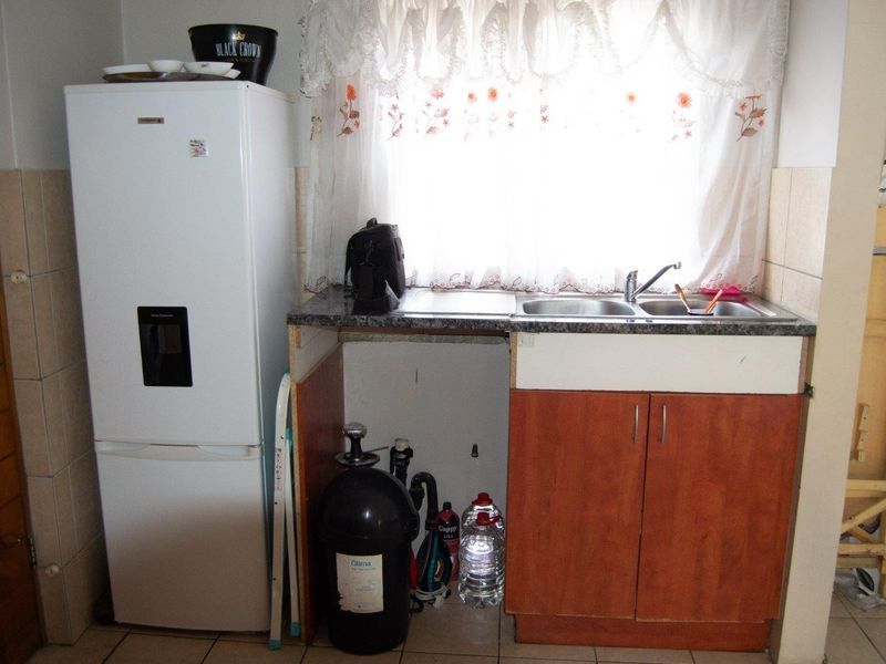 2 Bedroom Apartment / Flat for Sale in Ferndale in Acorn Ridge Complex with 24/7 security - Photo 4
