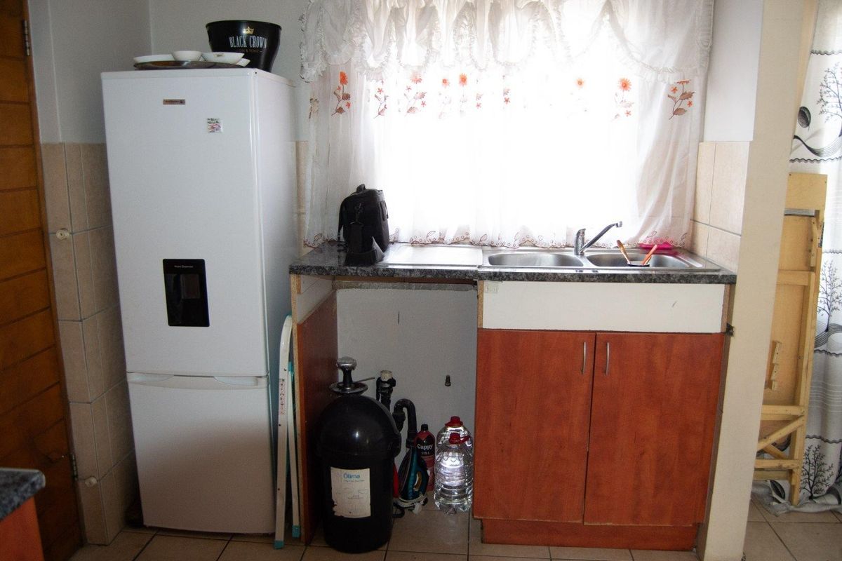 2 Bedroom Apartment / Flat for Sale in Ferndale in Acorn Ridge Complex with 24/7 security - Photo 4