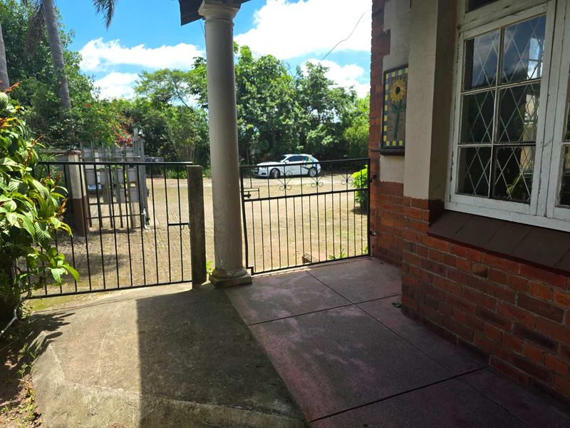 Spacious townhouse in complex gated estate - Photo 4