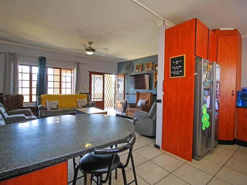 Modern Family Home in Secure Complex – Full Title & Free Living! - Photo 6