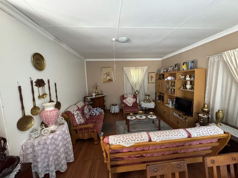 Family Home with 2 Flatlets for Sale - Photo 7