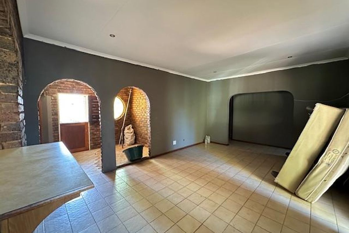 Spacious 4-Bedroom Family Home For Sale in Pretoria North – 1300sqm Stand! - Photo 5
