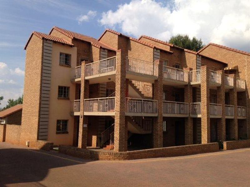 2 Bedroom top unit in Faerie Glen - Photo 2