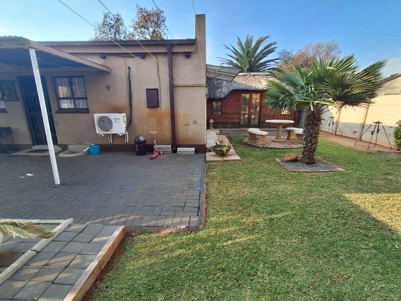 Priced to Sell - Family Home in Prestigious Golf Park - Photo 8