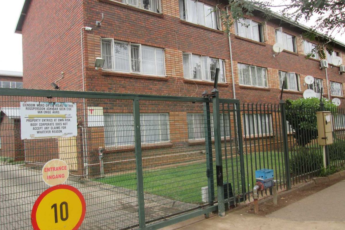 BEAUTIFUL  AND NEAT TWO BEDROOM [2] FLAT FOR SALE IN DASPOORT [PTA ] BARGAIN - Photo 2