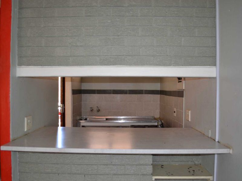 ***BARGAIN - BACHELORS FLAT ARCADIA - Start young to own Property!*** - Photo 7