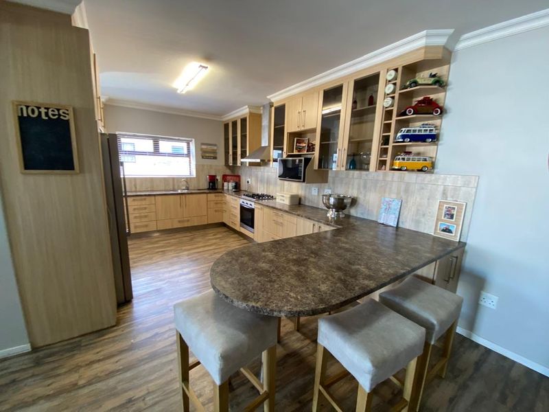 FOR SALE: 4-BEDROOM EN-SUITE HOUSE IN OCEAN VIEW EXT. 19, SWAKOPMUND, NAMIBIA - Photo 9