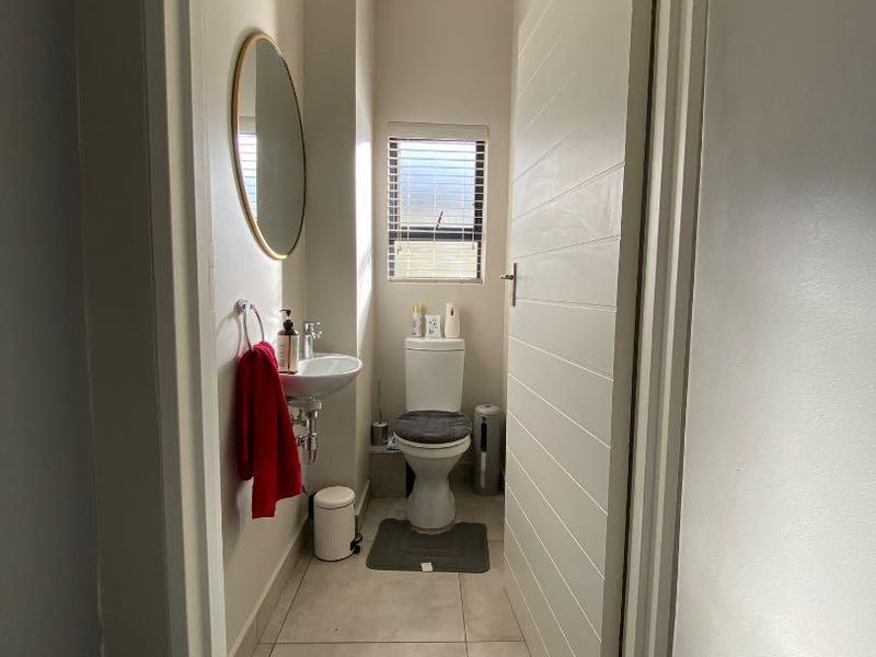 Modern & Chic 3-Bedroom Duplex – Stylish Comfort Awaits - Photo 10