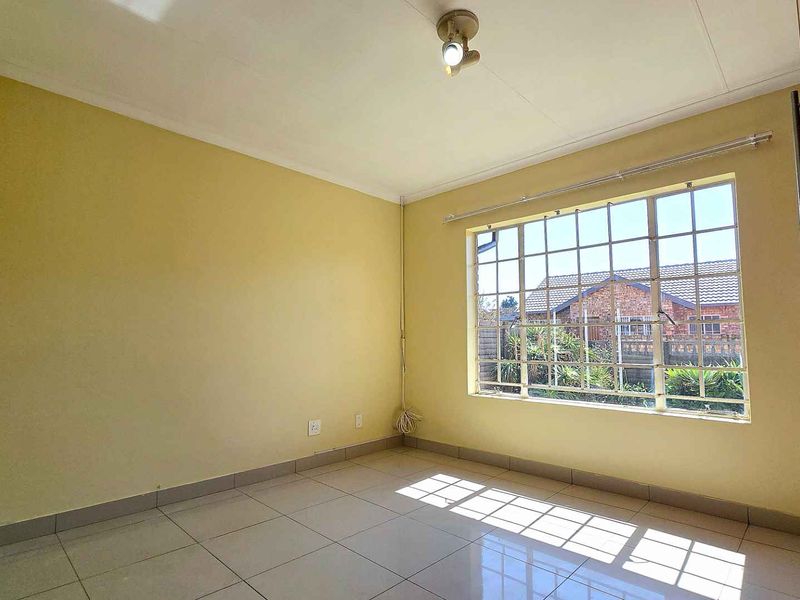 2 BEDROOM TOWNHOUSE TO LET IN DOORNPOORT - Photo 10
