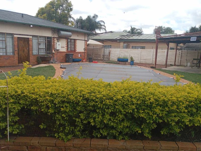 Bachelor Garden Cottage - Photo 6