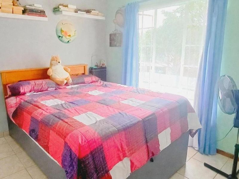 A Hidden 2- Bedroom Gem in Jacaranda Lane – Space, Charm & Lifestyle - Photo 5