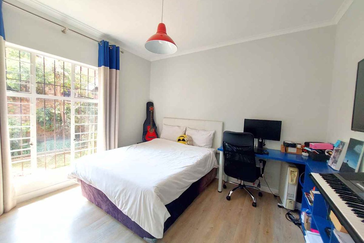 3 Bed 2.5 Bath Fantastic Facebrick Duplex - Photo 5