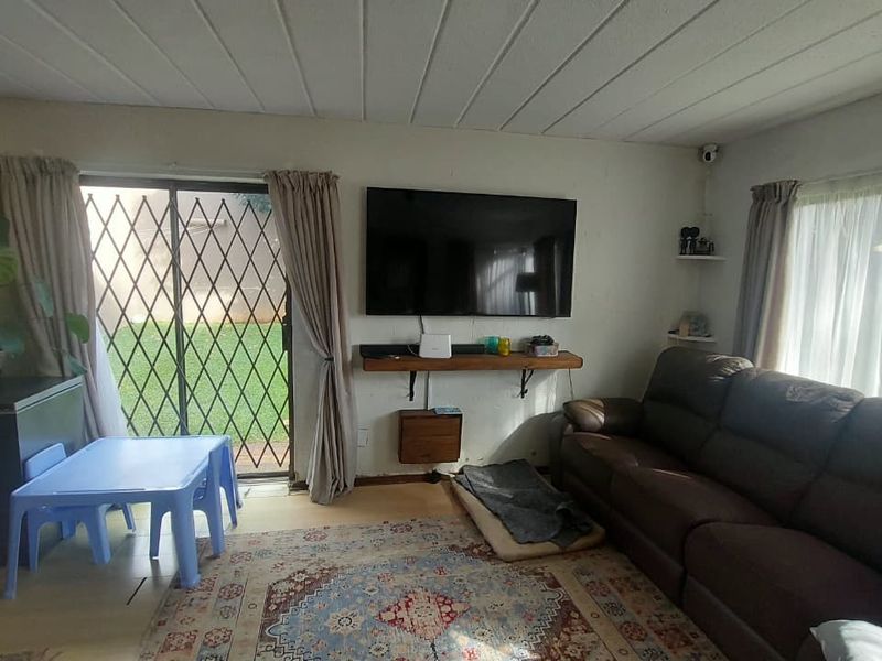 Charming Ground-Floor Gem: Convenience & Style Await! - Photo 4