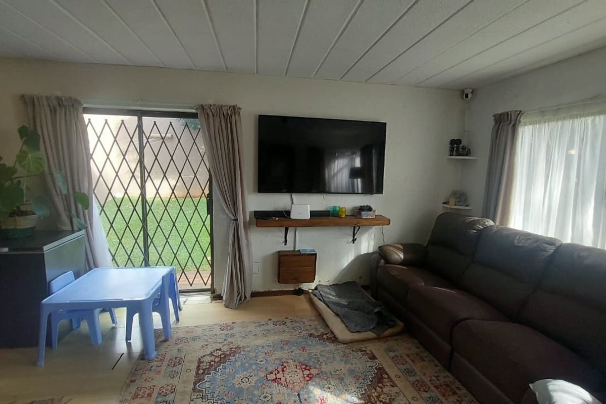 Charming Ground-Floor Gem: Convenience & Style Await! - Photo 4
