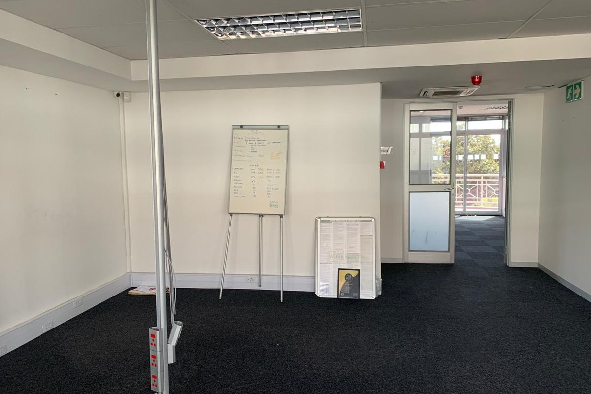 Century City's Best: Double Volume Offices with Canal Access! - Photo 3