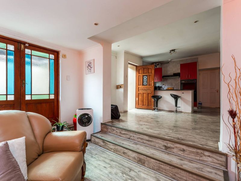 The Perfect Blend of Style and Comfort Today - Photo 5