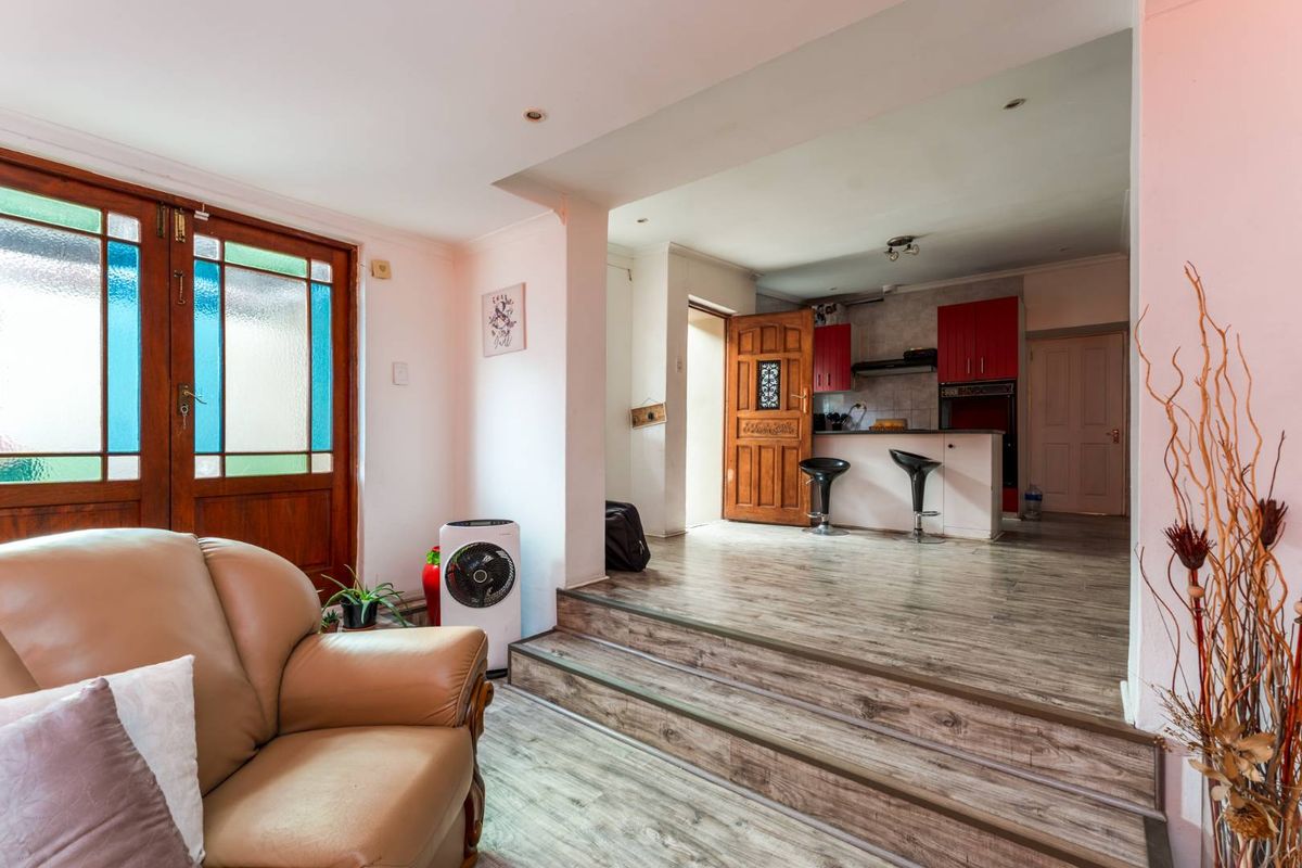 The Perfect Blend of Style and Comfort Today - Photo 5