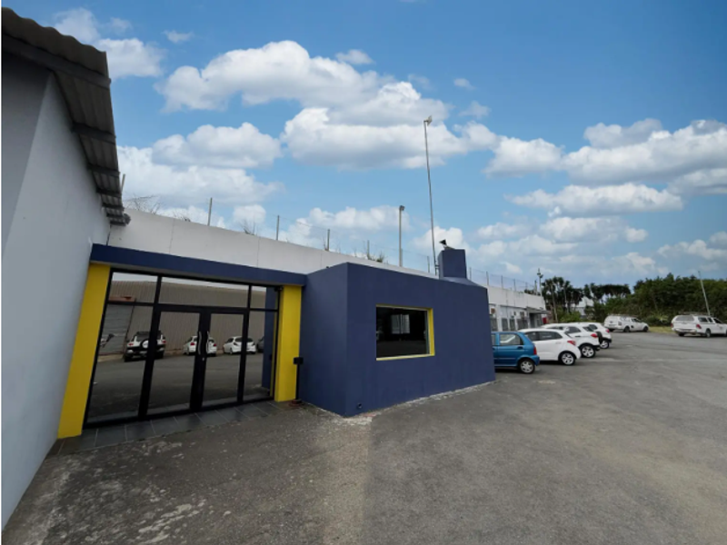 Large Trendy High-Spec Office Block with warehouse or workshop to Let - Photo 2