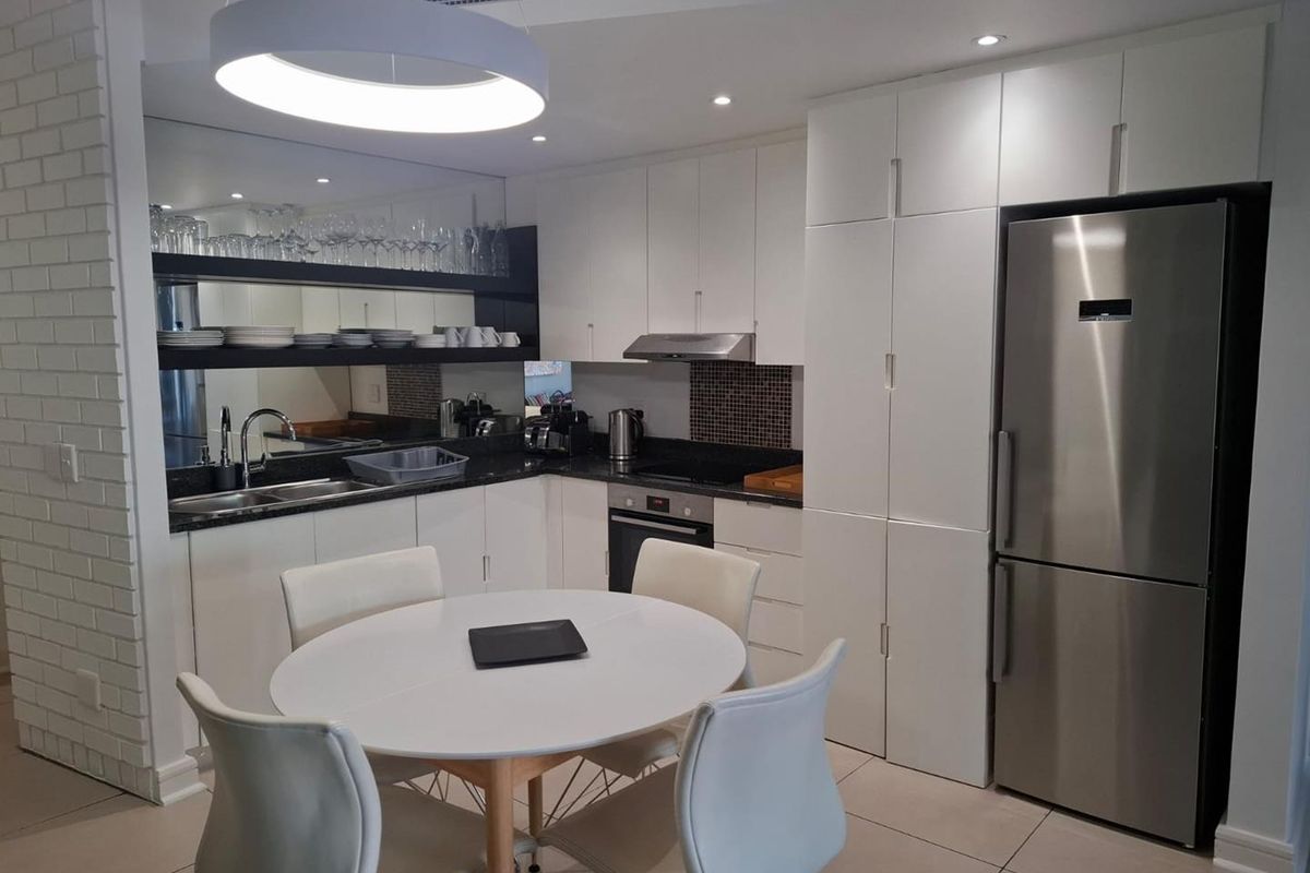 LONG TERM RENTAL - Stylishly furnished 2 bedroom apartment - Photo 3