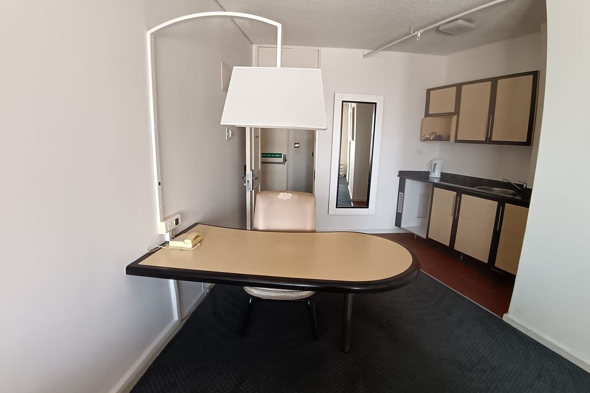 The Parktonian all suite 1 bedroom unit - Photo 5