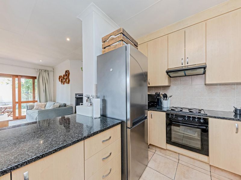 "Your perfect home contemporary, flair and garden retreat. - Photo 4