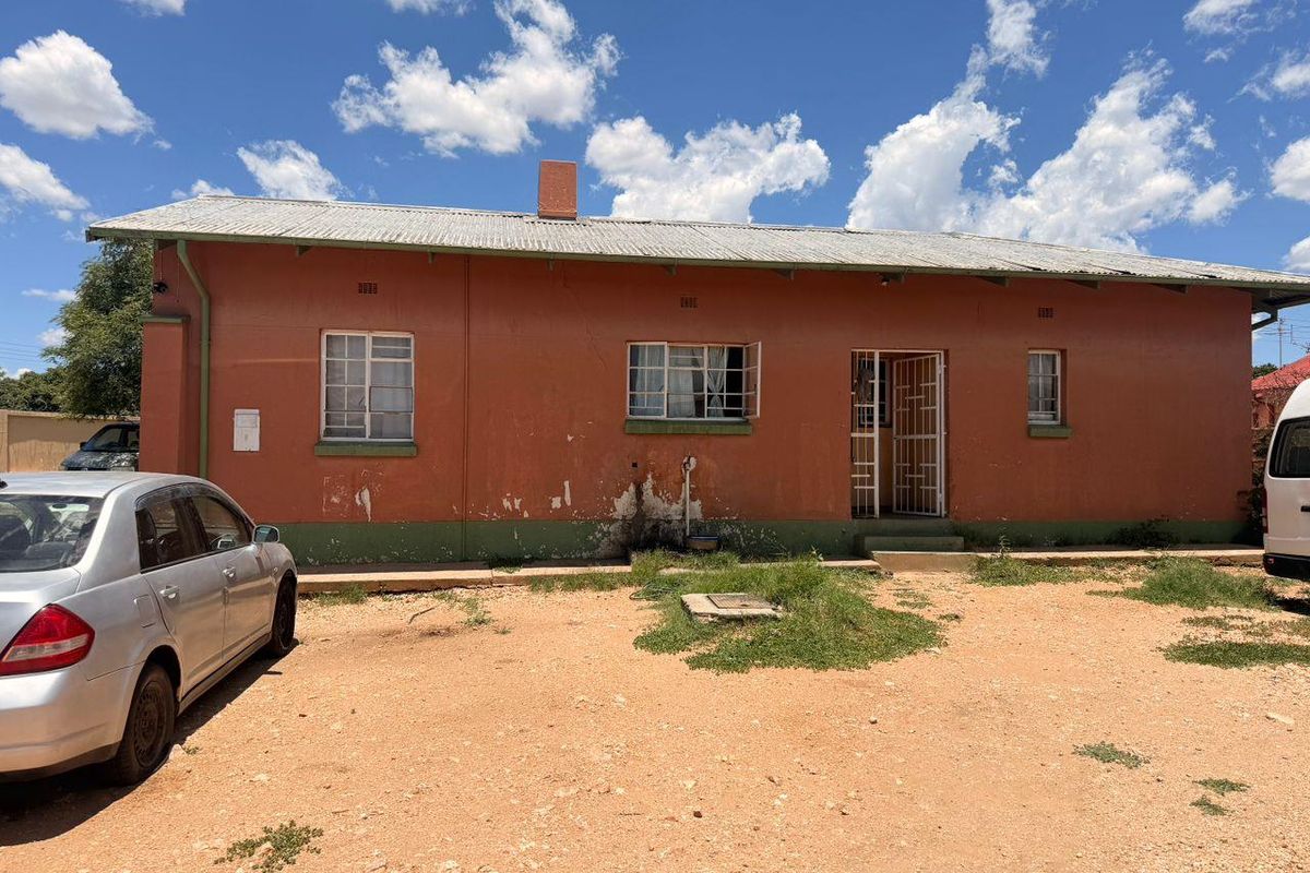 INVESTOR'S DREAM!!A 4 BEDROOM HOUSE ON A MASSIVE ERF, IS UP FOR GRABS IN THE WELL-SOUGHT AFTER WINDHOEK NORTH, CLOSE TO ALL AMENITIES - Photo 3