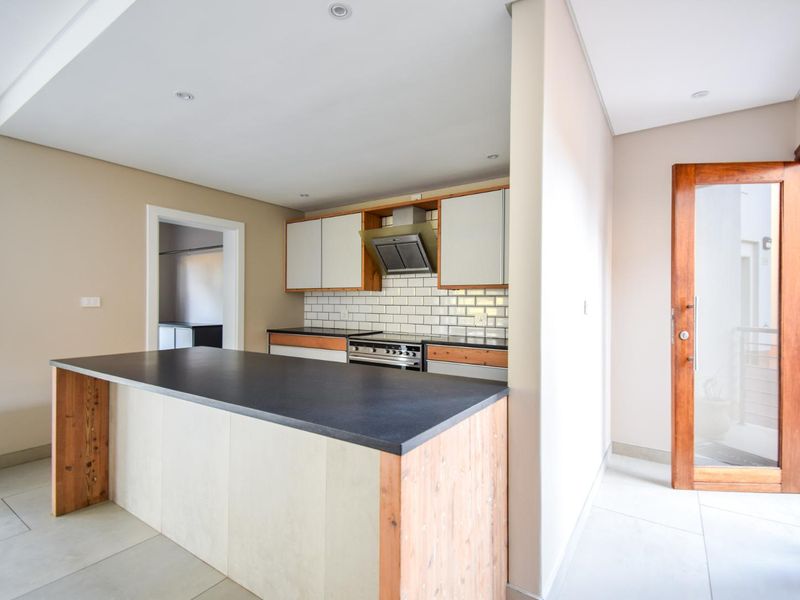 Large corner home in the popular Taemane Golf View Estate - Moreleta Park - Photo 8