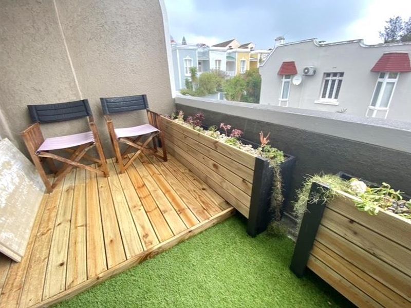 Top Floor Studio Apartment - Photo 8