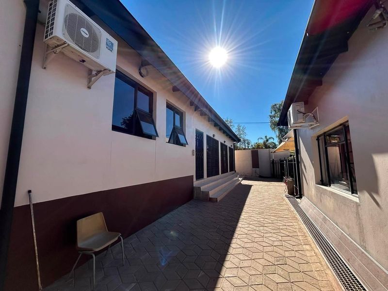PRIME OFFICE INVESTMENT IN A HIGH-DEMAND LOCATION - Photo 1