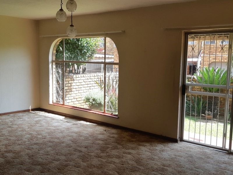 Investment Opportunity - Secure townhouse in lovely Clubville - Photo 8
