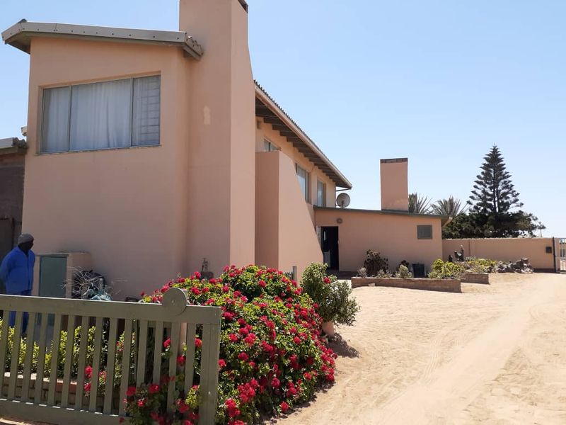 HOUSE WITH FLATLET FOR SALE IN HENTIES BAY - NAMIBIA - Photo 4