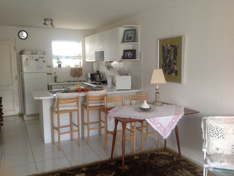 2 bedroom Modern Apartment in HOUT BAY - Photo 4