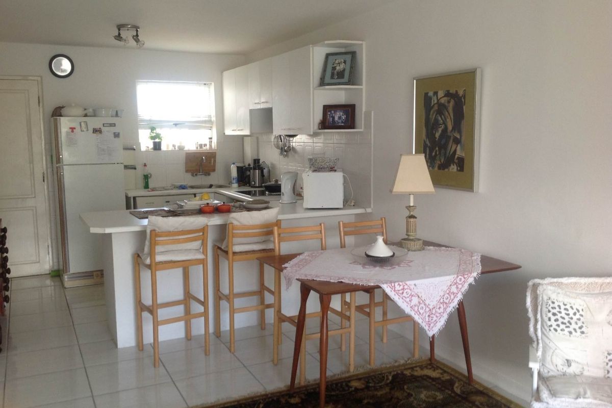 2 bedroom Modern Apartment in HOUT BAY - Photo 4