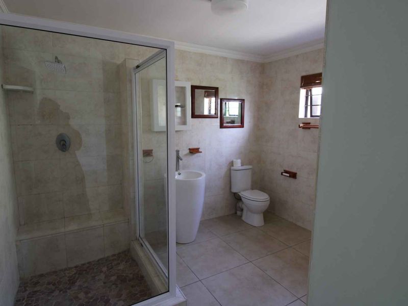 Partially double storey home in good neighbourhood. - Photo 5