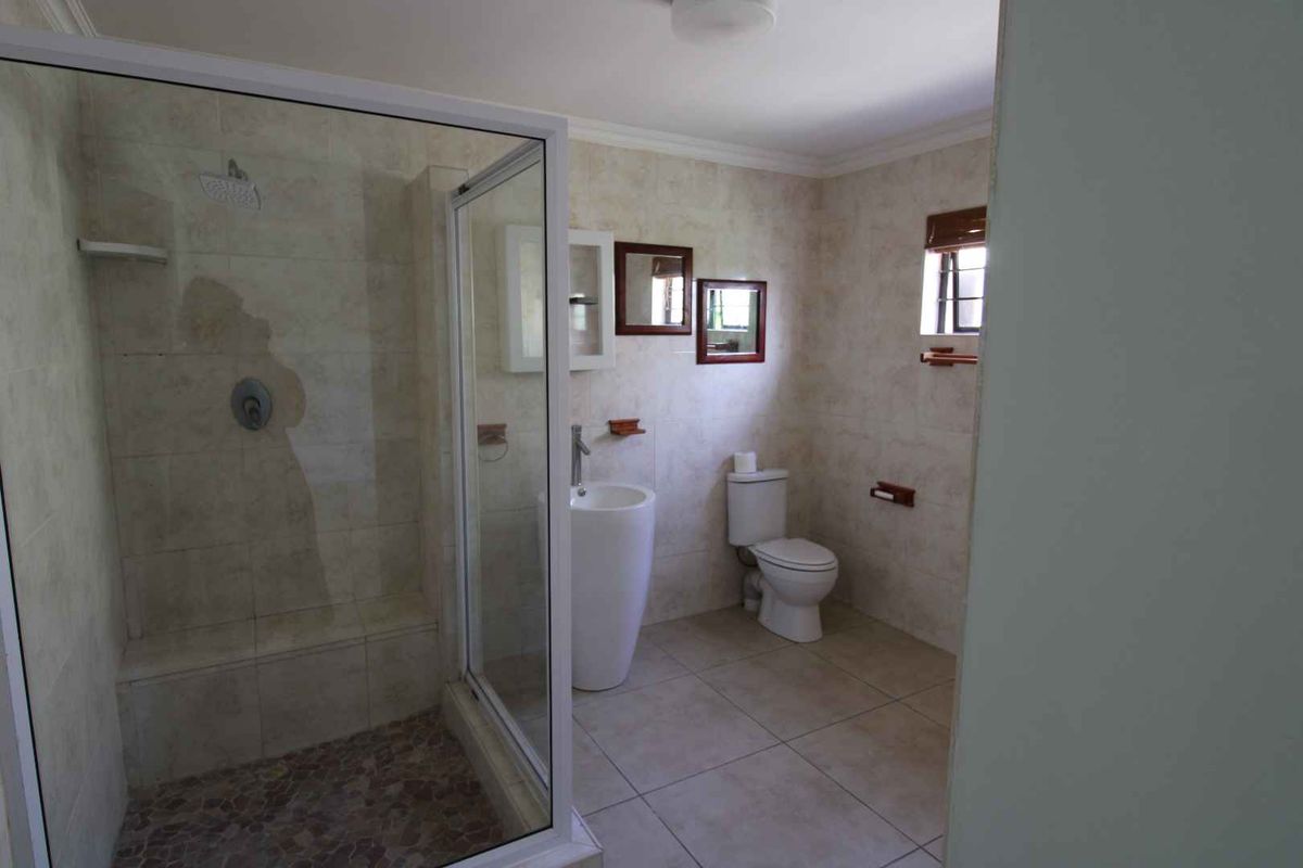 Partially double storey home in good neighbourhood. - Photo 5