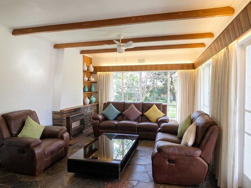 Spacious 3-Bed Home on Huge 1,487 sqm Plot – Perfect for Families - Photo 4