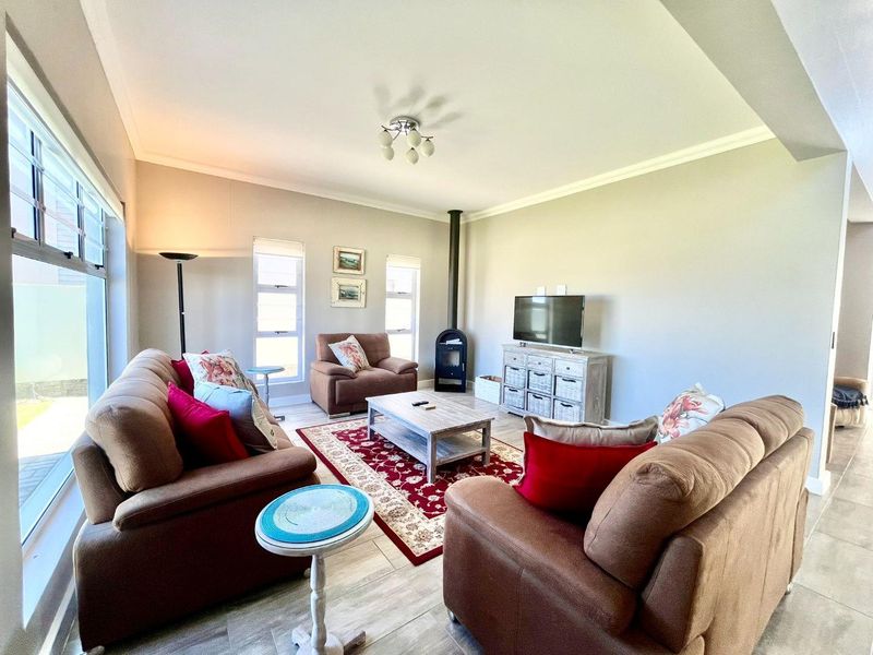 Stylish 3-Bedroom Home Offering Space, Flow & Lifestyle - Photo 7