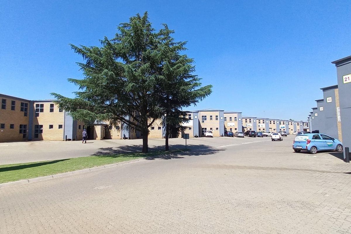 225m2 Bartlett Boksburg Warehouse To Let - Photo 5