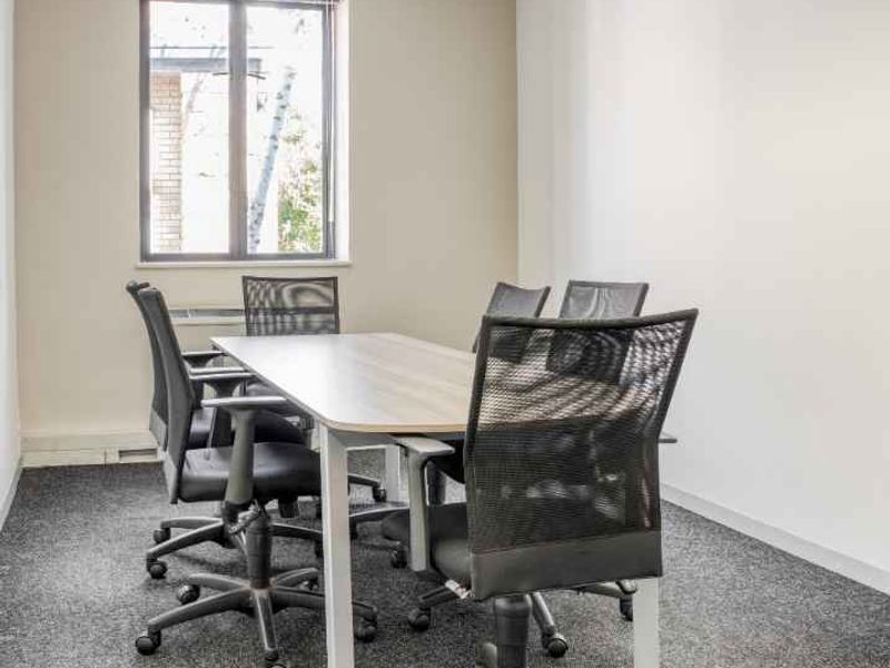 Serviced office space for 10 persons in Regus Bryanston Wedgefield - Photo 6