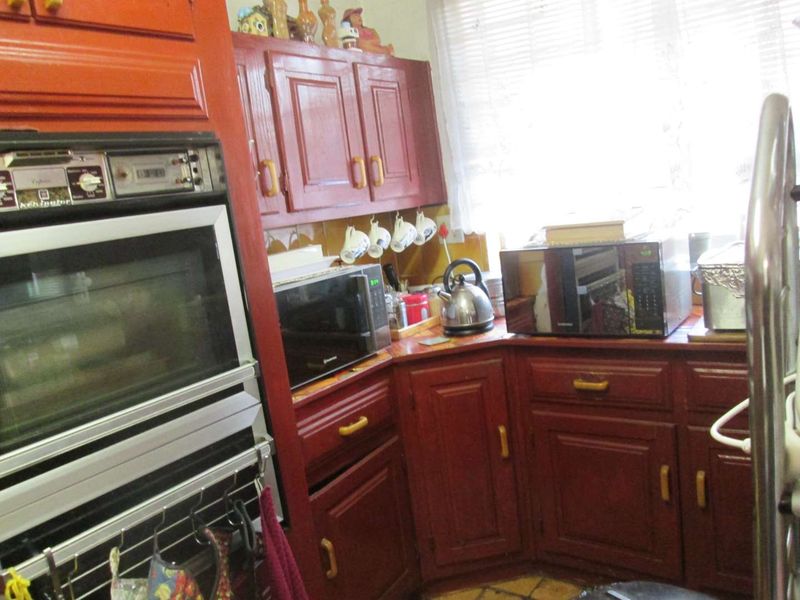 BEAUTIFUL, NEAT AND BIG [4] FOUR BEDROOMS DUPLEX FOR SALE IN SUNNYSIDE EAST '' BARGAIN - Photo 6