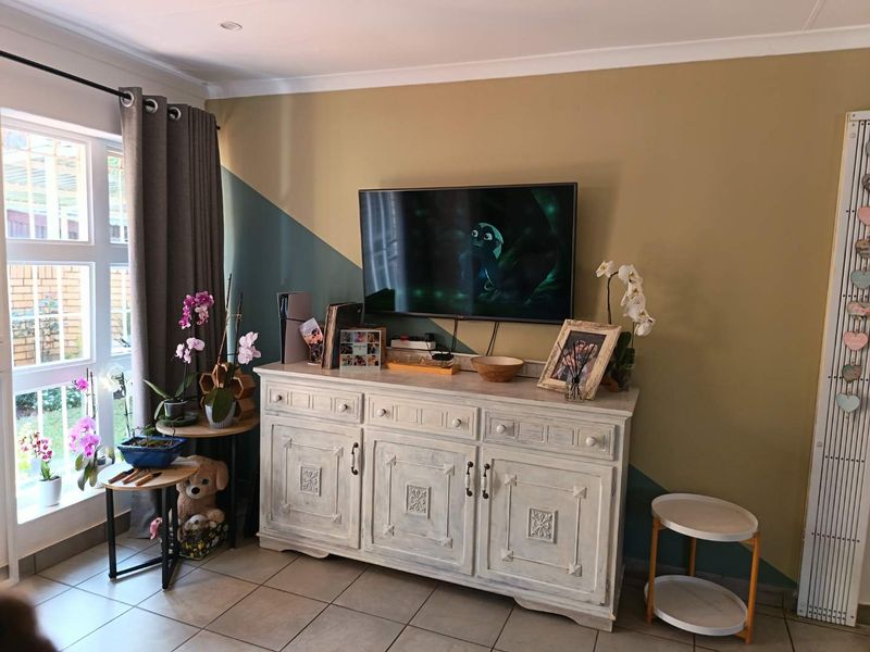 Comfortable Family Living in a Convenient Location - Photo 2