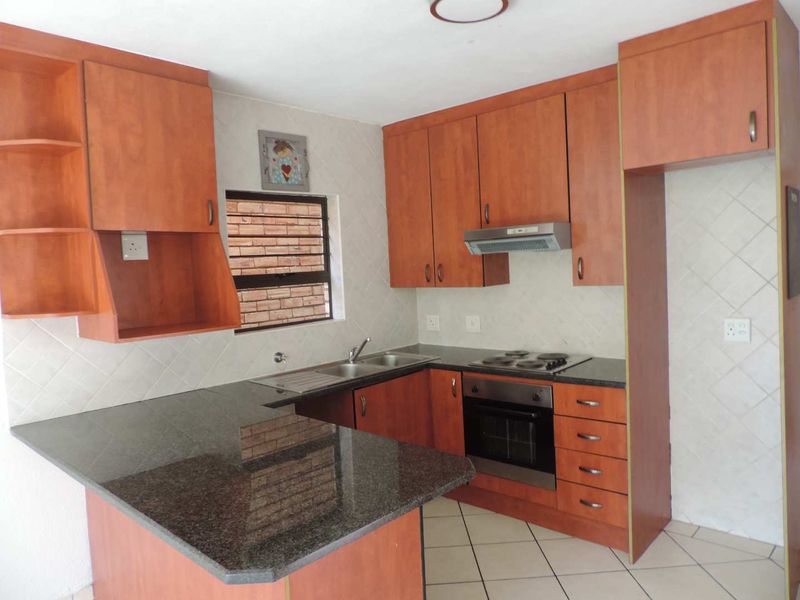 3 Bedroomed Pet friendly duplex for rent in Florentia - Photo 6