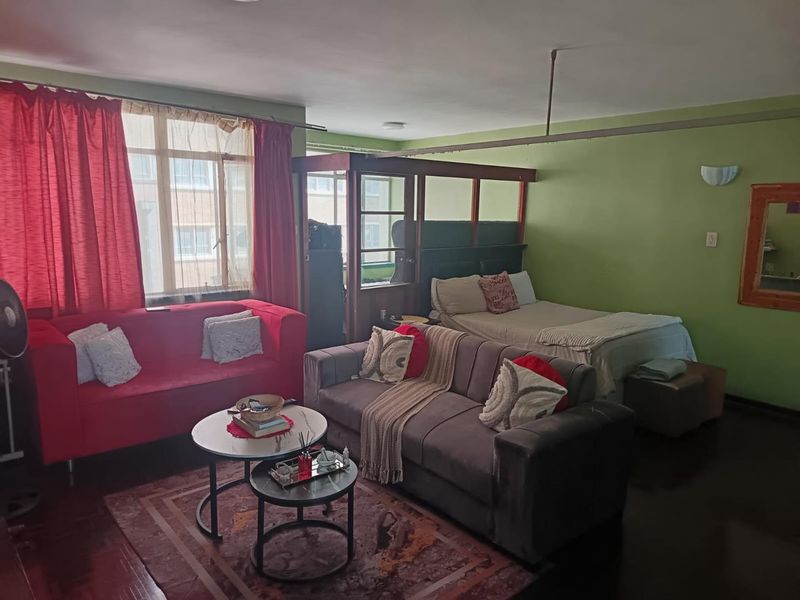 Bachelor Flat Offering Privacy, Space & Peace of Mind! Hurry this won't last!!!! - Photo 2