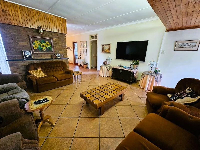 Charming 4-Bedroom Family Retreat in the Heart of Valhalla, Centurion - Photo 4