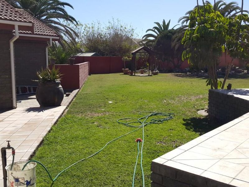 FOR SALE- 11 BEDROOM GUESTHOUSE IN CENTRAL WALVISBAY, NAMIBIA - Photo 9