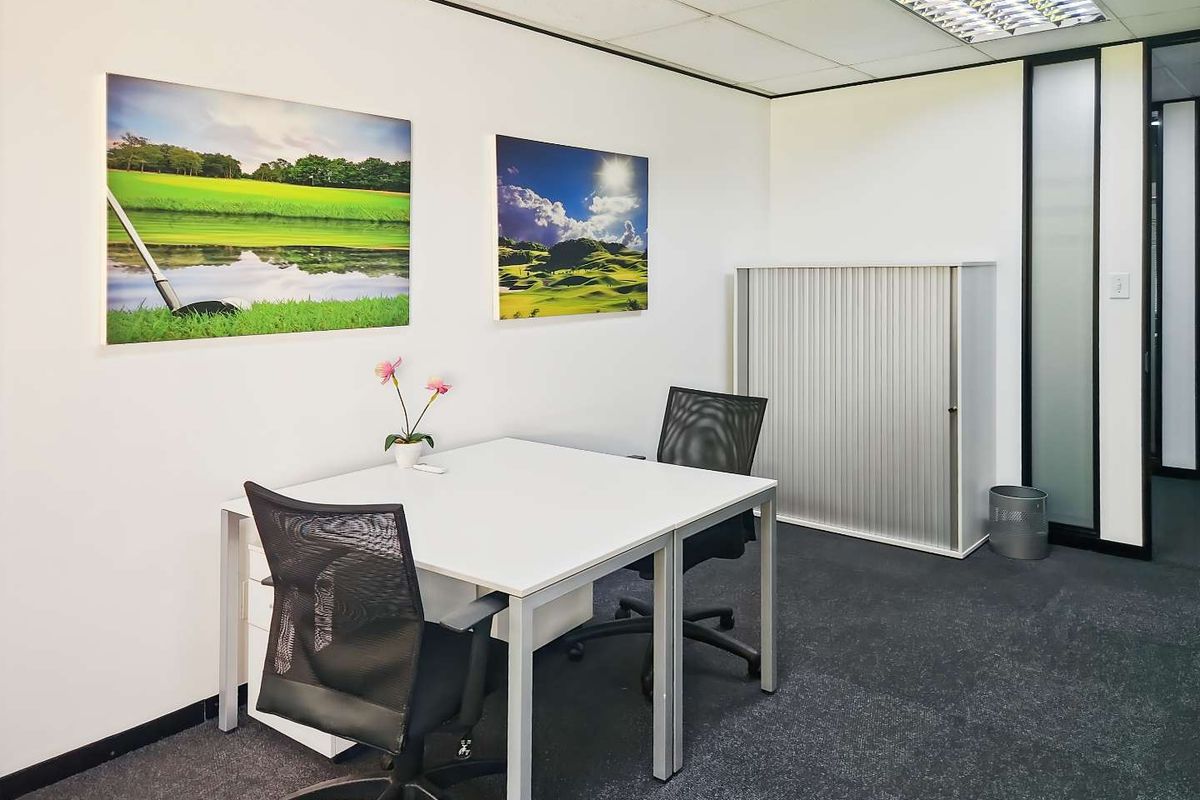 Private office space tailored to your business’ unique needs in Regus Woodmead Country Club Estate - Photo 3
