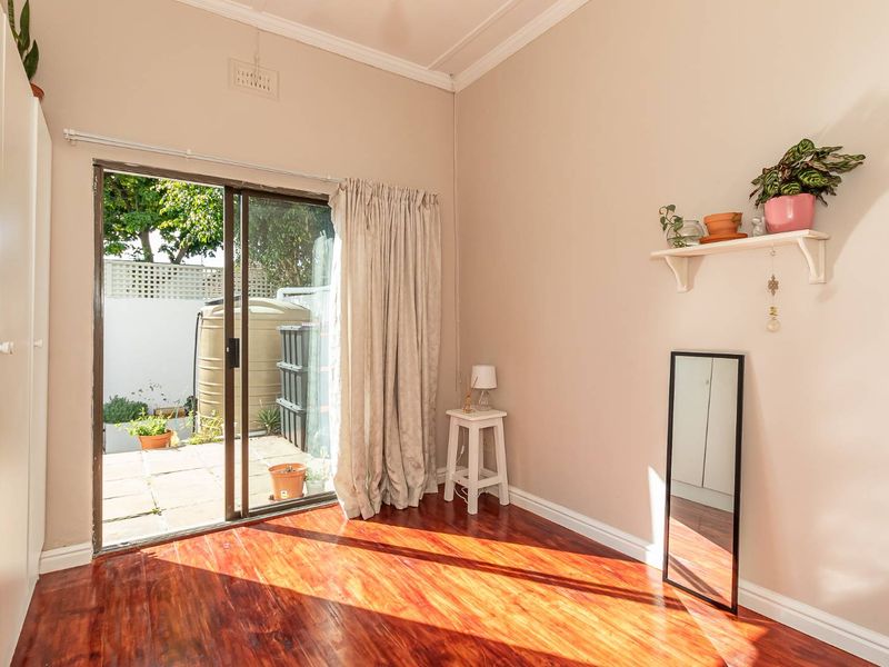 Morning walks, local cafés... welcome to Harfield living - Photo 9