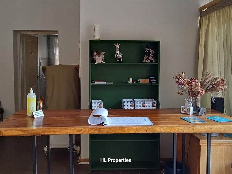 This Guesthouse is perfectly located for this business! Don't miss this opportunity. - Photo 2